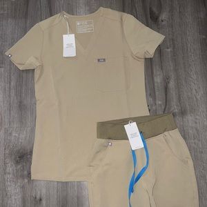 Fig Scrub Set in Sandstone 🧡